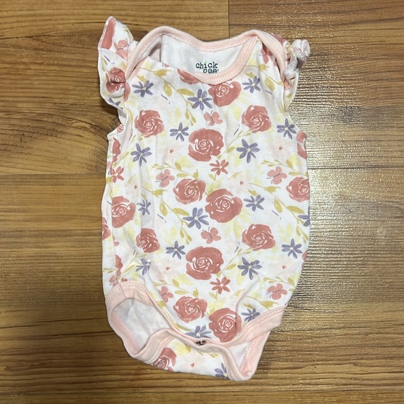 6 assorted bodysuits - Picture 6 of 7